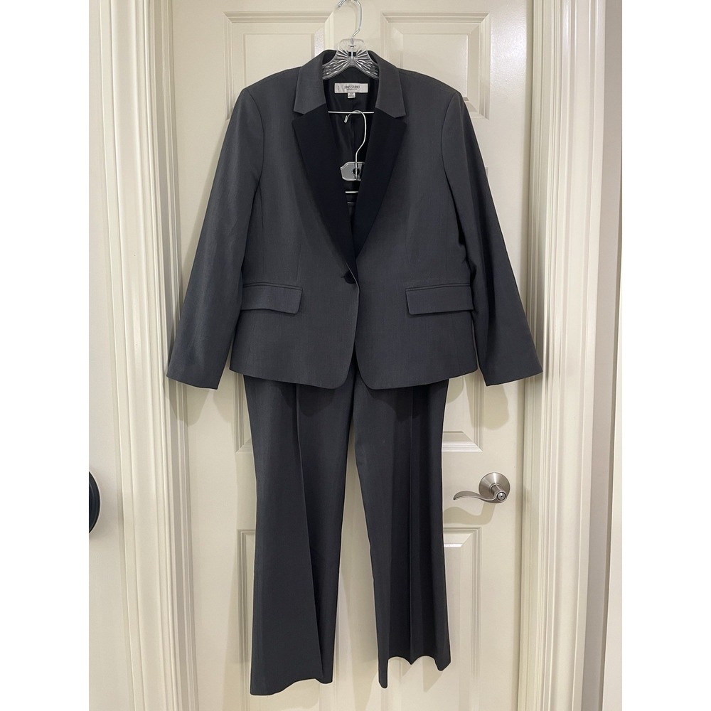 jones studio‎ women 2- piece pants suits size 16P/14P